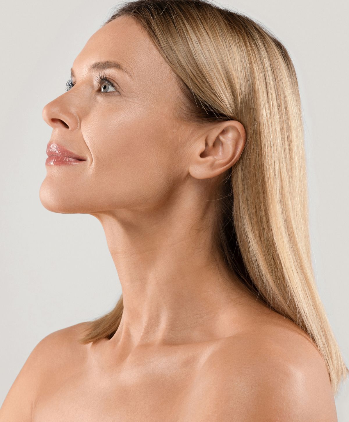 facial contouring patient model looking upward